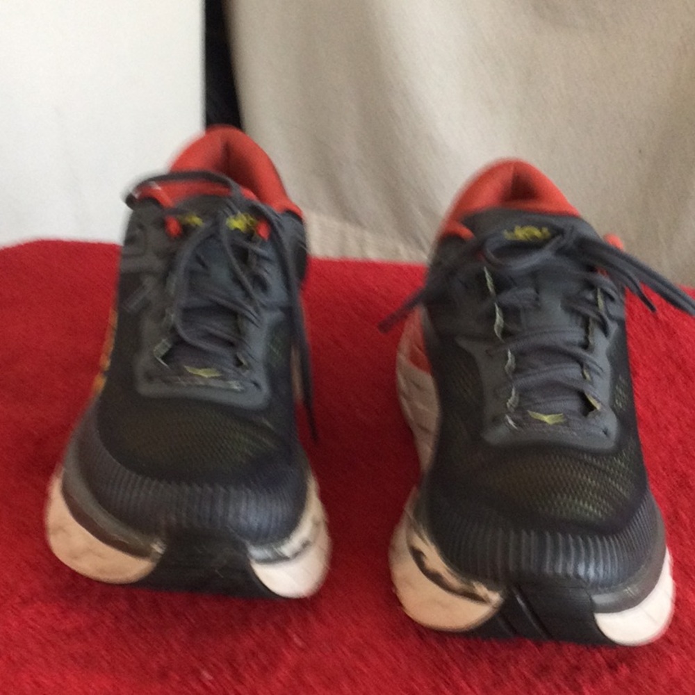 Men's Athletic Running Shoes in Charcoal with Red Lining